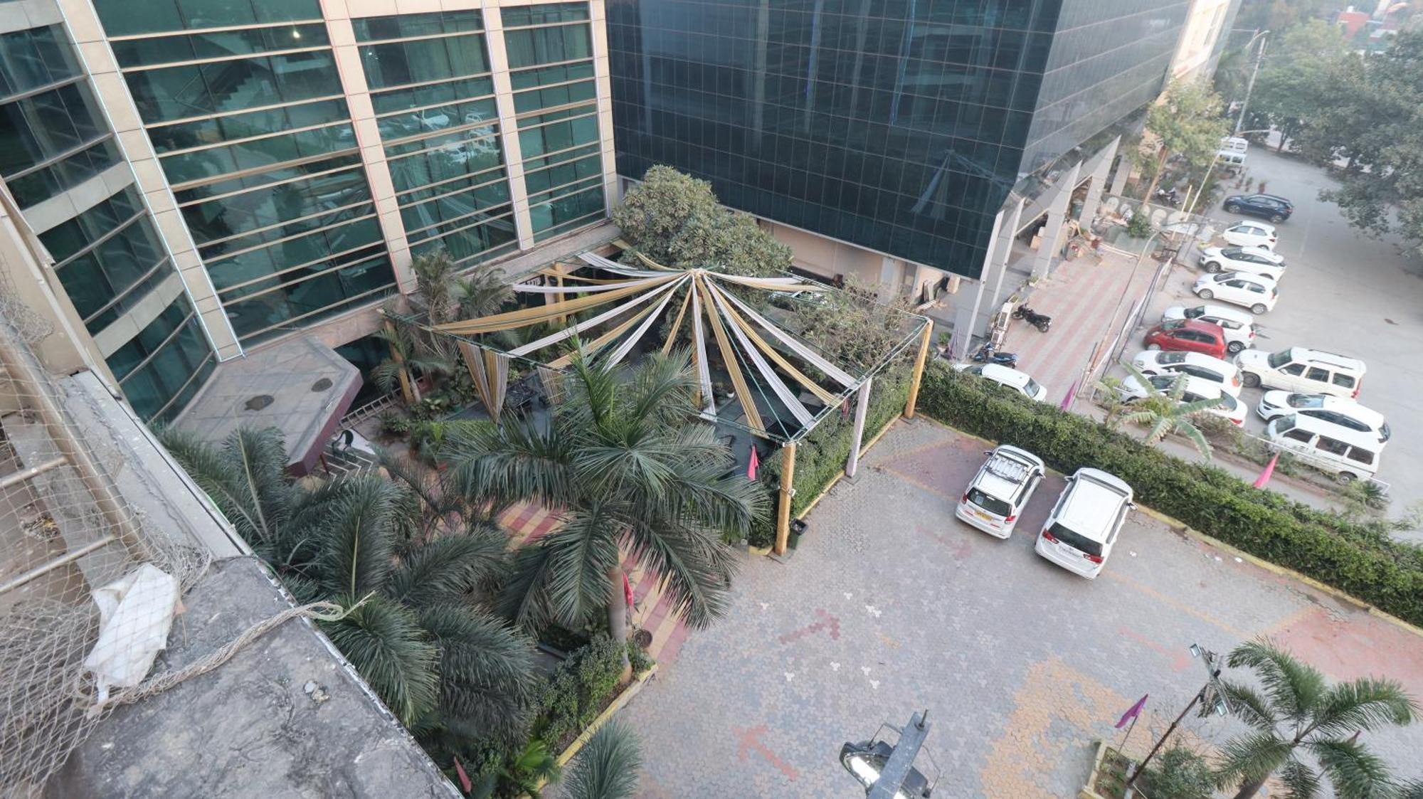 Skycity Hotel Gurgaon Ngoại thất bức ảnh